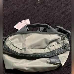 Lulu nwt hunter green All day essentials belt bag